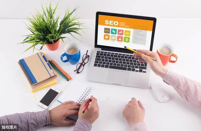 星空入口董事长爷爷带孙女参观他的公司